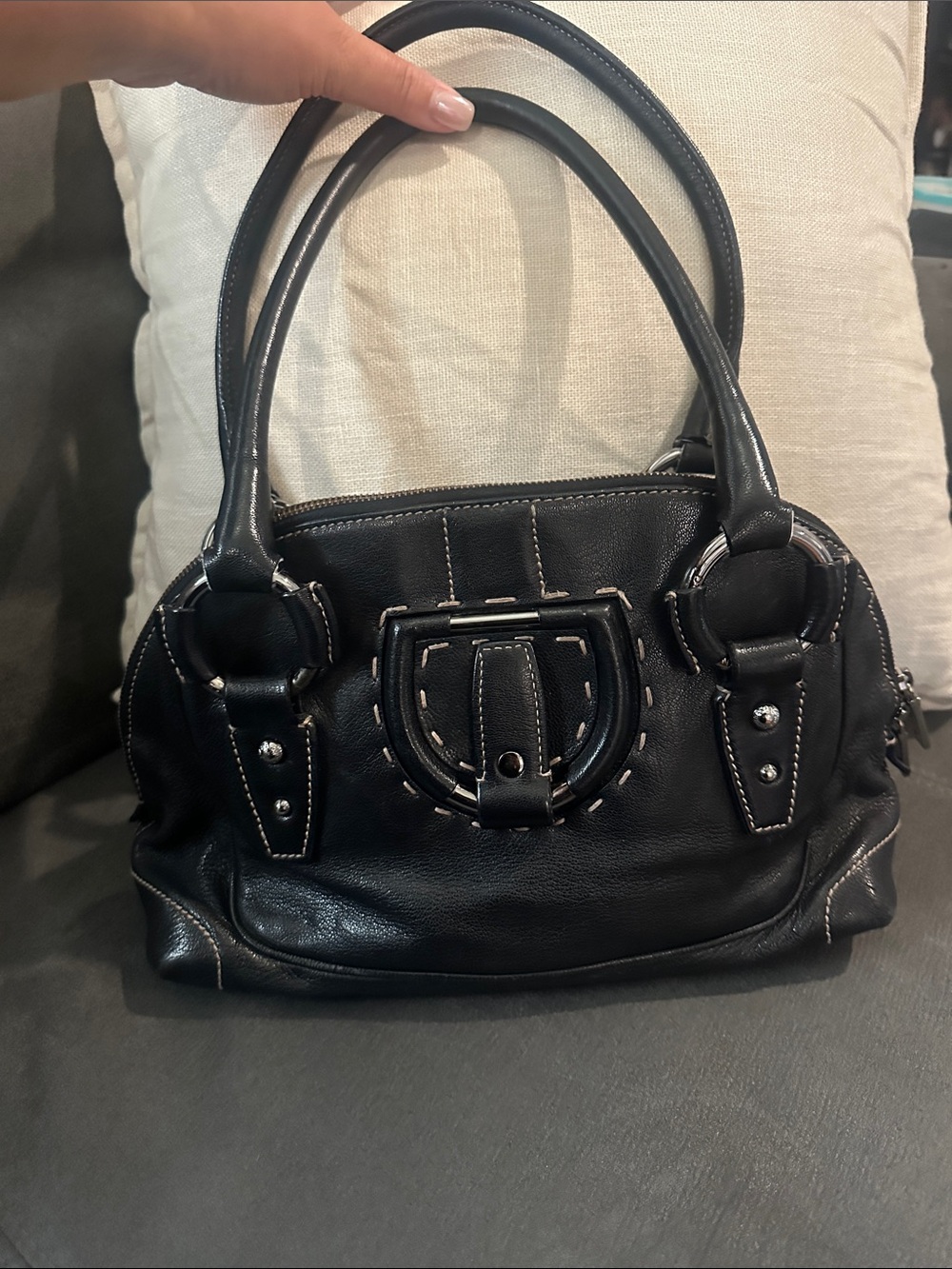Black Leather Dolce & Gabbana Shoulder Bag with Contrast Stitching